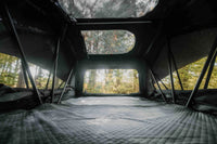 Innenansicht mit Fenstern und Skyview