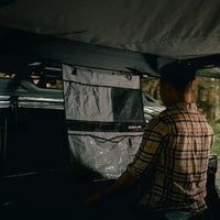 Praktische Aufbewahrung unter der Plane, geschützt vor Regen