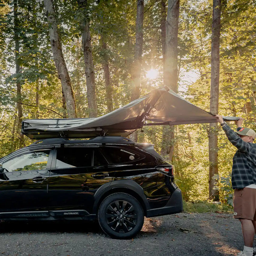 Öffnen des freistehenden Markise