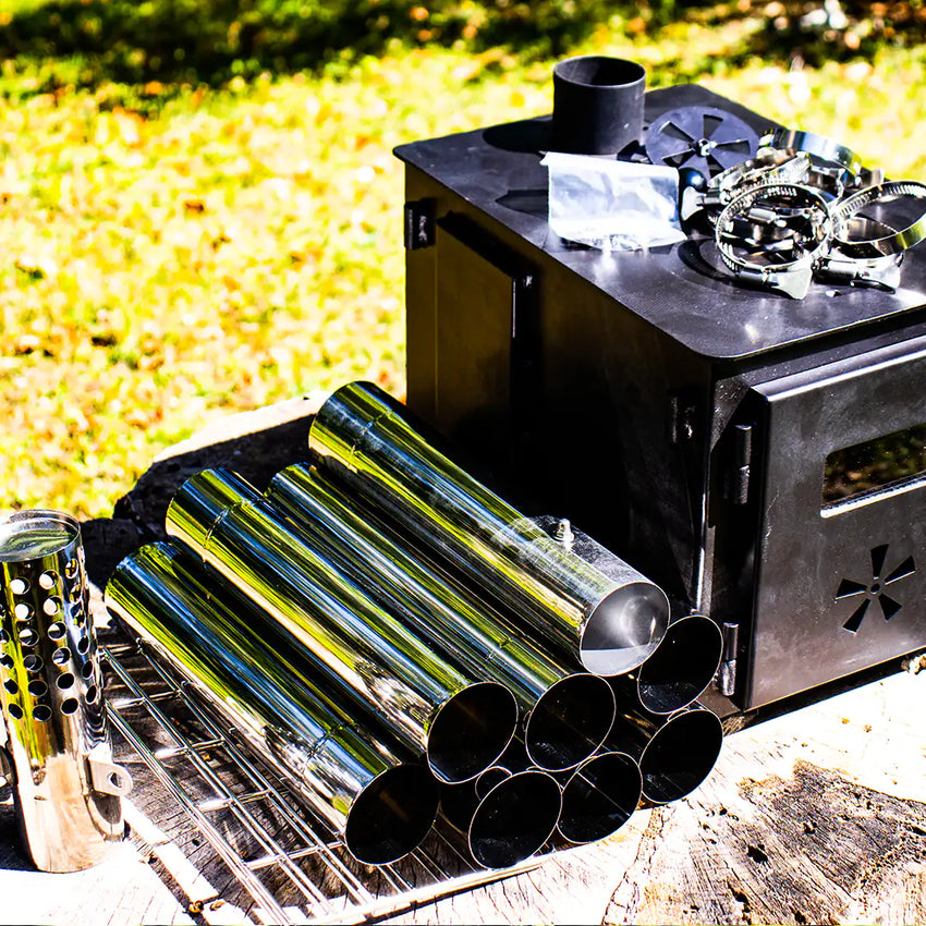 Ansicht des Mini-Holzofens mit Kamin und sämtlichem Zubehör