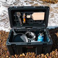 All Ihre Sachen in der Aufbewahrungsbox Camping am Strand