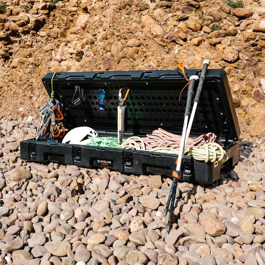 geöffnet mit Wander- und Kletterausrüstung