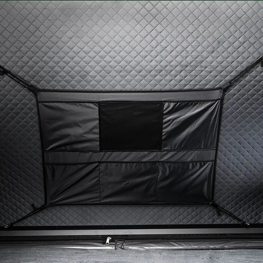 Detailansicht der Aufbewahrung des starren 4-Jahreszeiten-Dachzeltes