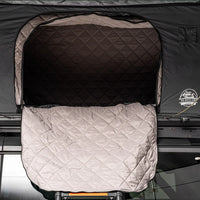 Detailansicht der 4-Jahreszeiten-Isolierung des Dachzeltes