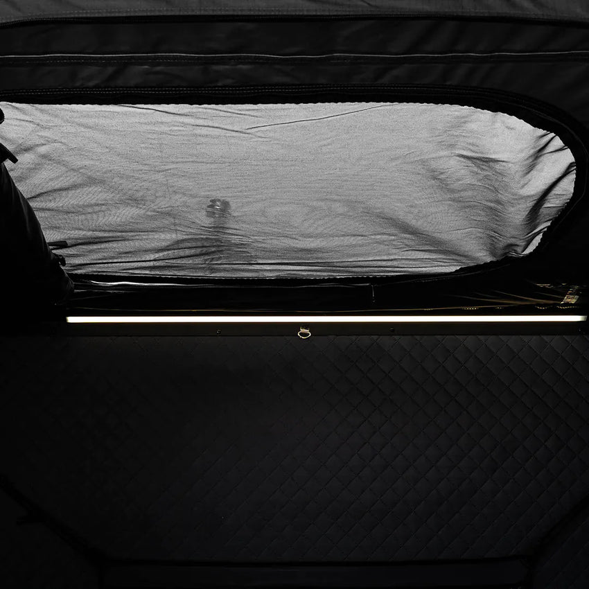 Ansicht der LED-Beleuchtung und des Dachfensters