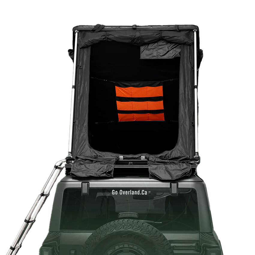 Rückansicht und seitlicher Eingang des ultraleichten Dachzeltes