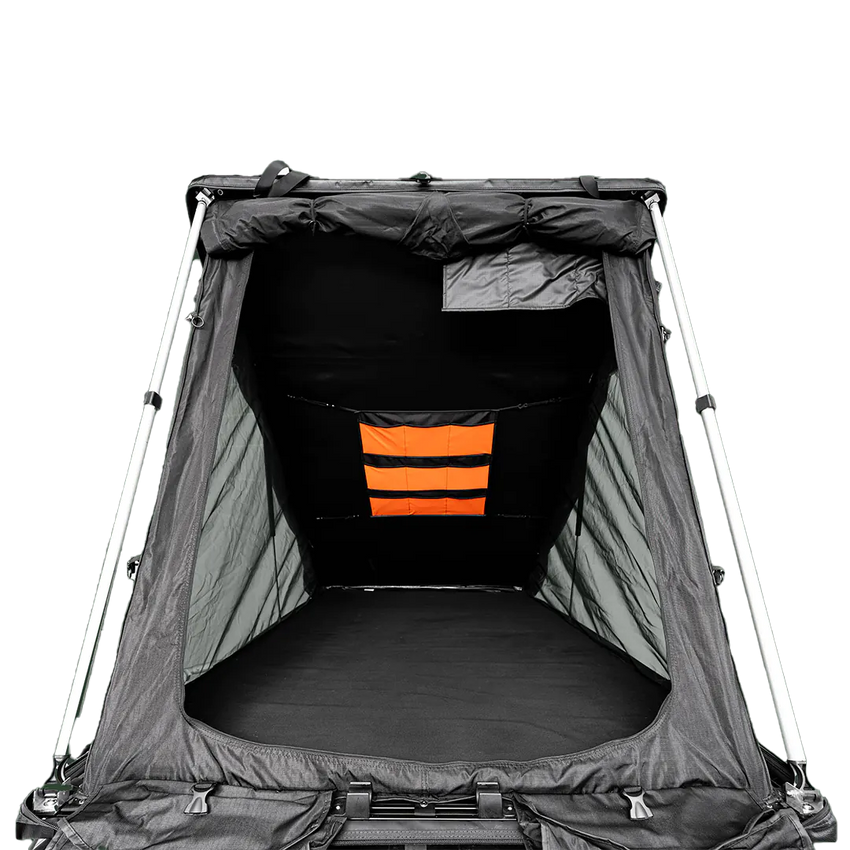 Rückansicht des geöffneten ultraleichten Dachzeltes