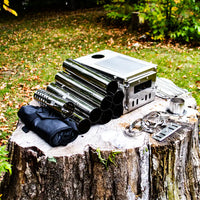 Ansicht des tragbaren Mini-Holzofens mit Zubehör und Kaminschläuchen