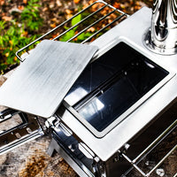 Ansicht von oben auf den tragbaren Mini-Holzofen mit Kochplatte